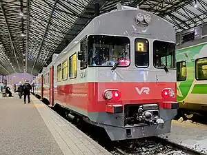 An Sm2 unit arriving at Pitäjänmäki railway station.