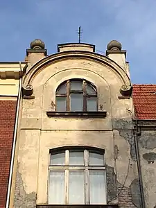 Arched gable