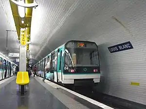 MF 88 on line 7bis to the right of an MF 77 train on line 7