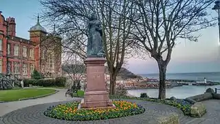 Statue of Victoria and view of the South Bay