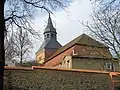 Die Sternberger Kirche hinter der Stadtmauer