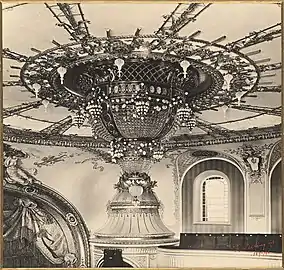 Grand chandelier