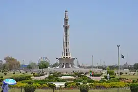 Minar-e-Pakistan and its lush surroundings