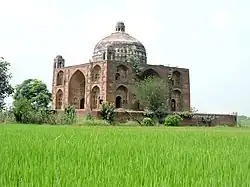 Tomb of Ustad, vill Talania, Sirhind