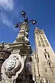 Giralda from Plaza Virgen de Los Reyes.