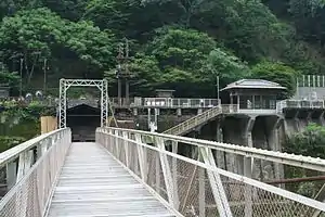 Station and walkway approach in 2011