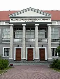 Detail of the portal with columns