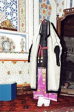 A paranja with a chachvon, which were historically worn by women