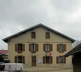 The town hall and school in Vallois