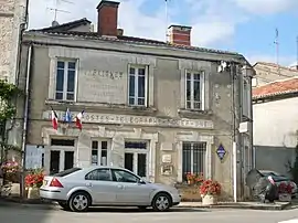 The town hall in Varaignes