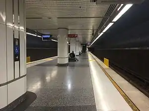 The platform at Vermont/Sunset station, 2016