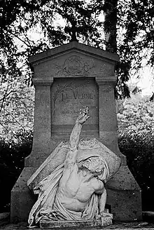 Verne's tomb in Amiens