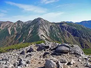 三俣蓮華岳から望む鷲羽岳