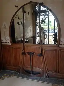 Mirror and umbrella rack in the vestibule