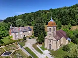 The church and chateau in Villers-Pater