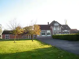 The town hall and school in Villers-Tournelle