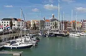 View to a port and a street (de Nieuwendijk)