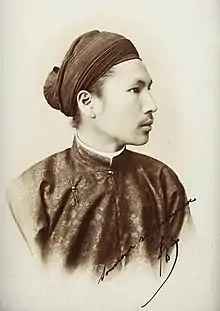 Emperor Hàm Nghi weaing a turban called the khăn vấn.