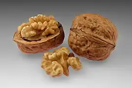 Whole walnuts and kernel