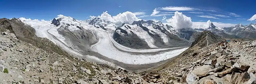 2012: The upper Gorner Glacier is losing contact to its lower part; especially the middle moraine will stop being fed by its originally upper part