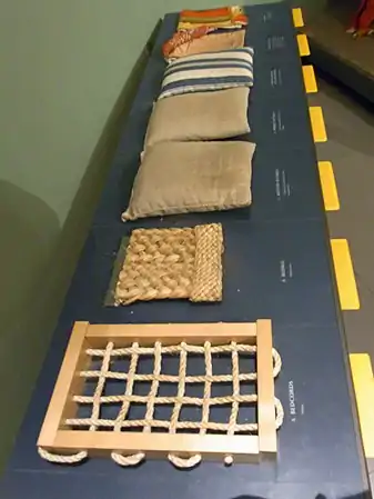 The Great Bed of Ware's layers, museum display samples: bedcords (rope lattice), bedmat (woven), three layers of mattresses, bedlinen.