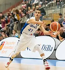 Image 12Israeli basketball player Yam Madar making a blind pass. (from Basketball moves)