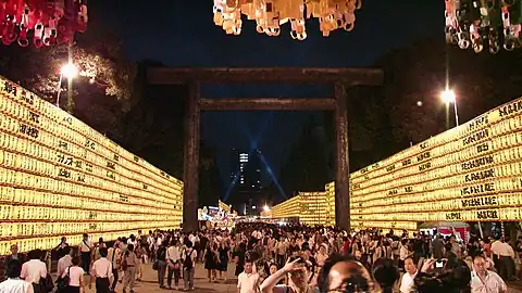 Kake-bonbori (懸雪洞) at the Mitama Matsuri festival at Yasukuni Jinja