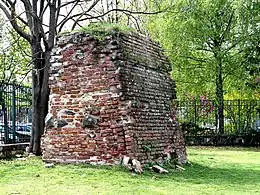 Courtain wall in the Botanical Park