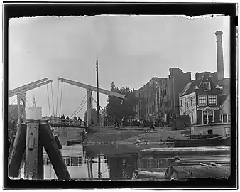 After the fire of the 'Holland' bread factory. In the foreground is bridge no. 317 ('Petemayen bridge') between Zandhoek (left) and Bokkinghang (right). Jacob Olie 1894