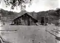 Hut and storehouse. Photo: E. Nordenskiöld 1913-1914.