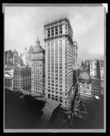 The Hanover Bank Building, in 1903, towering over the Gillender building to its left.