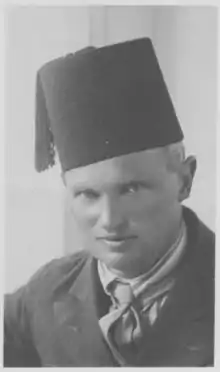 Frank Scholten with fez