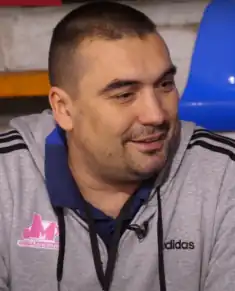 Milojević smiling, wearing a tracksuit