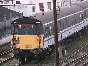 The Class 73 locomotives hauled two types of carriages, the Class 488 and Class 489, which were in use until 2005.