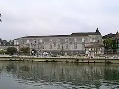 The Charente and the Château de Cognac