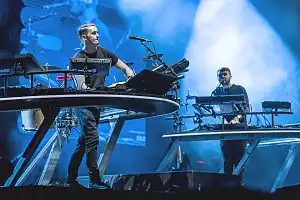 Disclosure performing in 2016