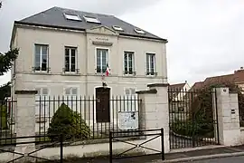 The town hall in Echarcon