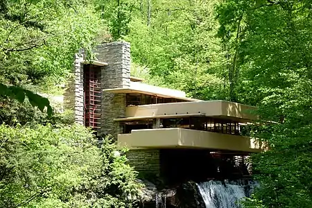 Fallingwater por Frank Lloyd Wright (1928–34)