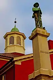 Giles County Courthouse, Confederate Memorial and cupola in Pearisburg