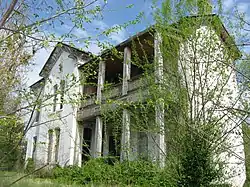 The former Hotel Earlington, a local landmark