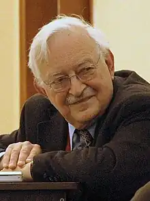 Wallerstein giving a talk at a seminar at the European University at St. Petersburg in May 2008.