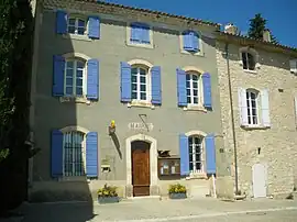 The town hall in Joucas