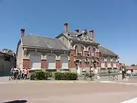 Town hall in Longueval-Barbonval