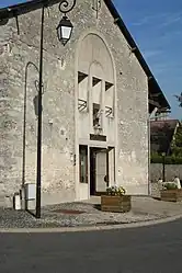 The town hall in Chalou-Moulineux