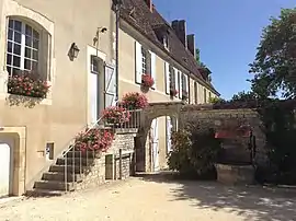 The town hall in Plaimpied-Givaudins