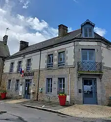 The town hall in Montaudin