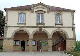 The town hall in Peyrusse-Grande