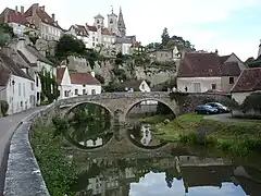 The Pinard bridge over the Armançon, Semur-en-Auxois.