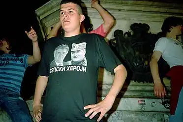 A Serbian teenager wearing a shirt that calls Karadžić a "Serbian hero"