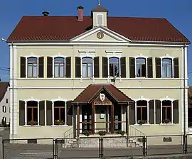 The town hall and school in Sondersdorf